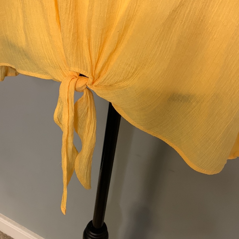 Yellow blouse - Picture 6 of 7